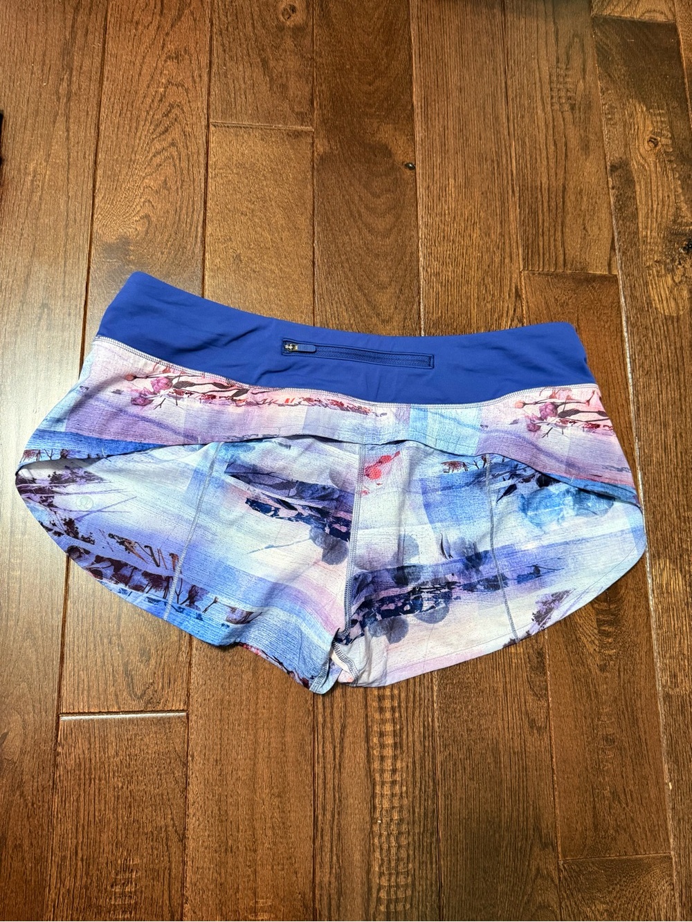 Lululemon Speed up Shorts size 10 inseam 2.5inches